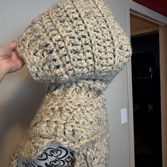 Handmade wool cowl - Picture 4 of 5